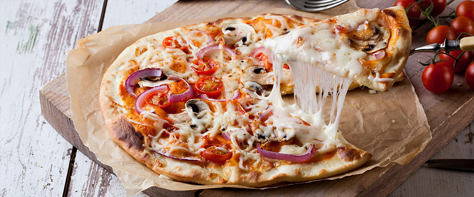 Dünya Pizza Günü: Evde Pizza Yapmanın İncileri ve Chef Pastro ile Lezzet Dolu Tarifler